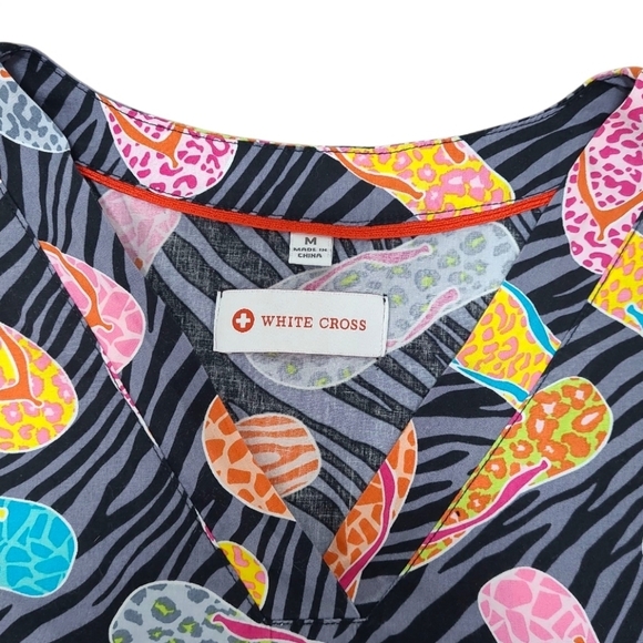 White Cross Flup Flop Print Scrubbs Size Medium - Picture 3 of 7